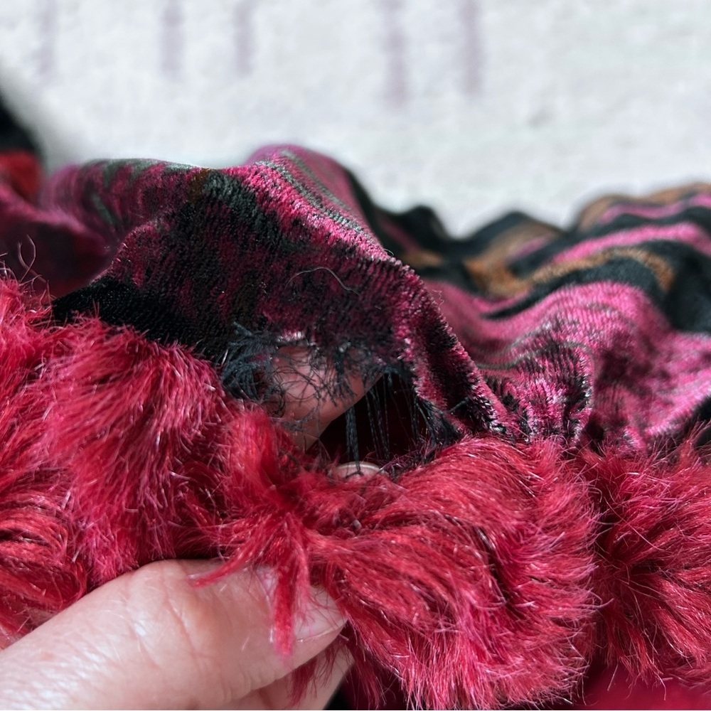 Vintage Black Burgundy Silk Blend Burnout Velvet Poncho Faux Fur Trim OS Flawed - Picture 13 of 16